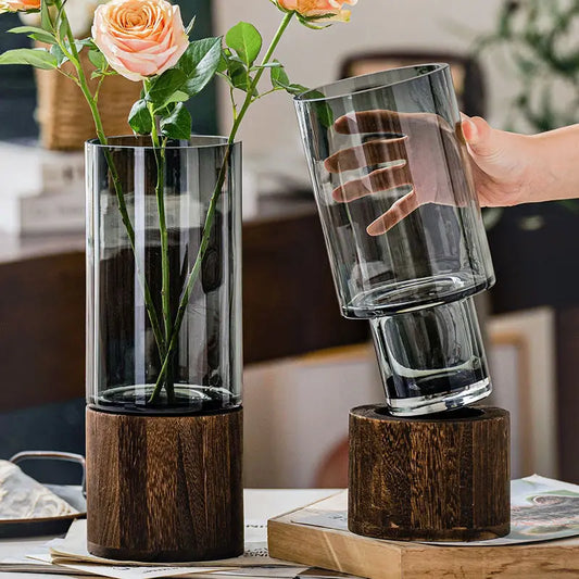 Vase mit Holzfuß